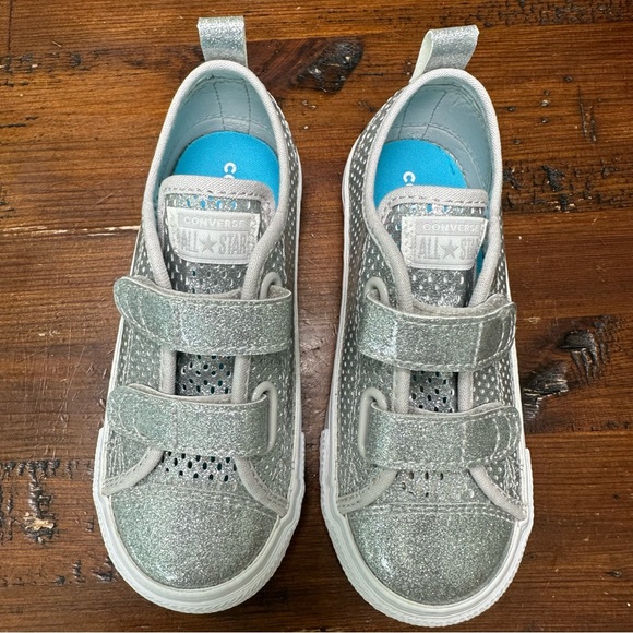 Converse NIB Silver Glitter LIMITED EDITION Velcro Sneakers Toddler Kids Size 10 - Picture 2 of 10